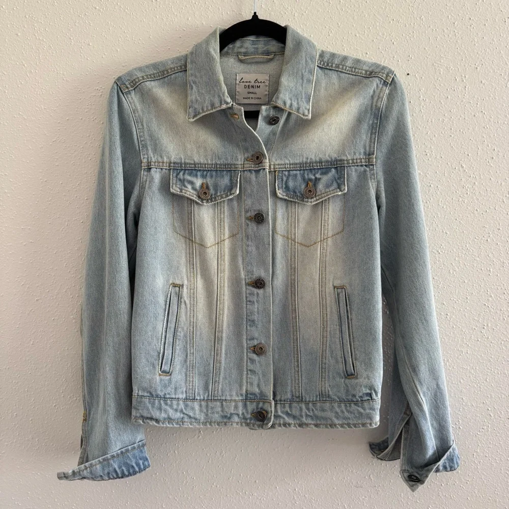 Love Tree Classic Light Wash Denim Jacket | Small